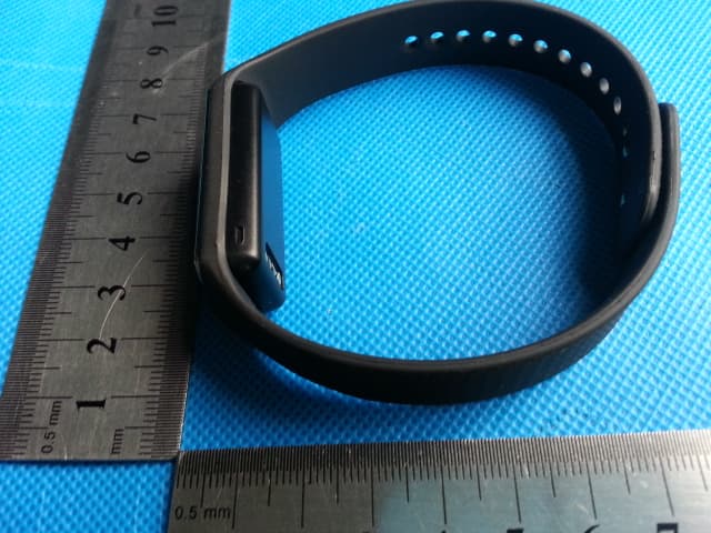 Wireless activity tracker - FCC ID 2AC2H-IR132 - Guangzhou Advansolution Corp. (2)