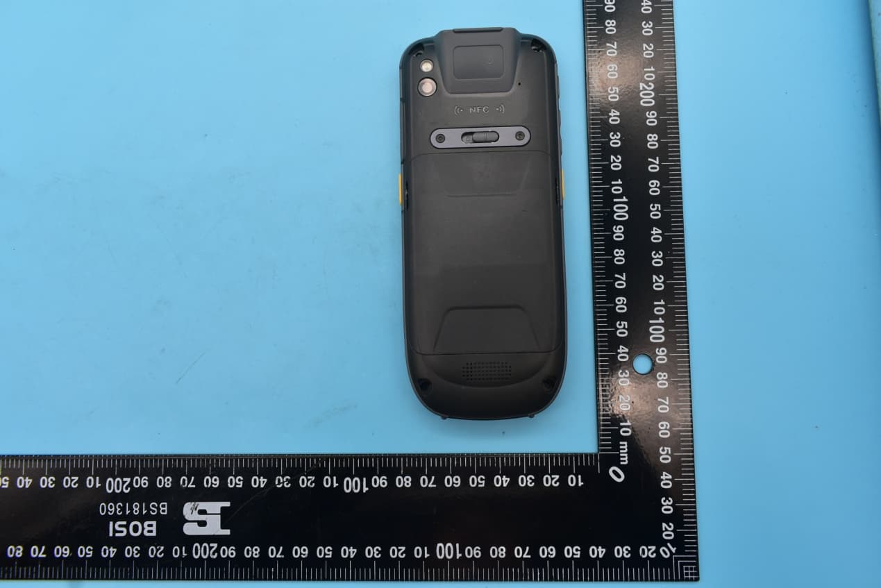 Mobile Data Terminal with GSM, WCDMA, LTE, CDMA, WiFi, Bluetooth and NFC - FCC ID 2AC6AC60 - Shenzhen Chainway Information Technology Co., Ltd (4)