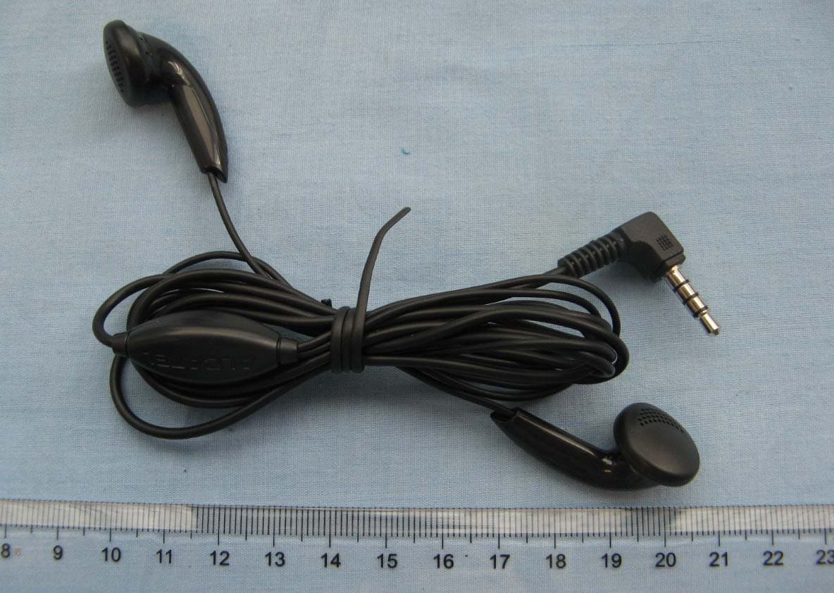 GSM Quad-band/UMTS Quad-band/LTE Penta-band mobile phone - FCC ID 2ACCJA011 - TCL Communication Ltd. (2)