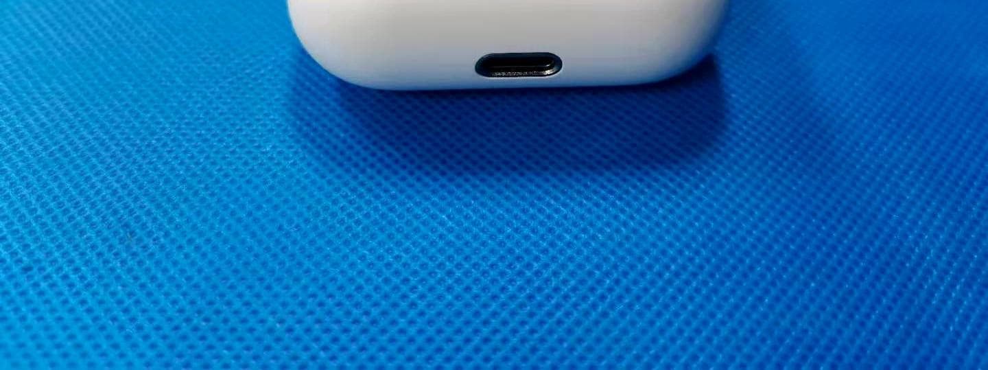 In-ear True Wireless Headphone(charging case of TWS headphones) - FCC ID 2ACIX-PI7C - B&W Group Ltd. (5)