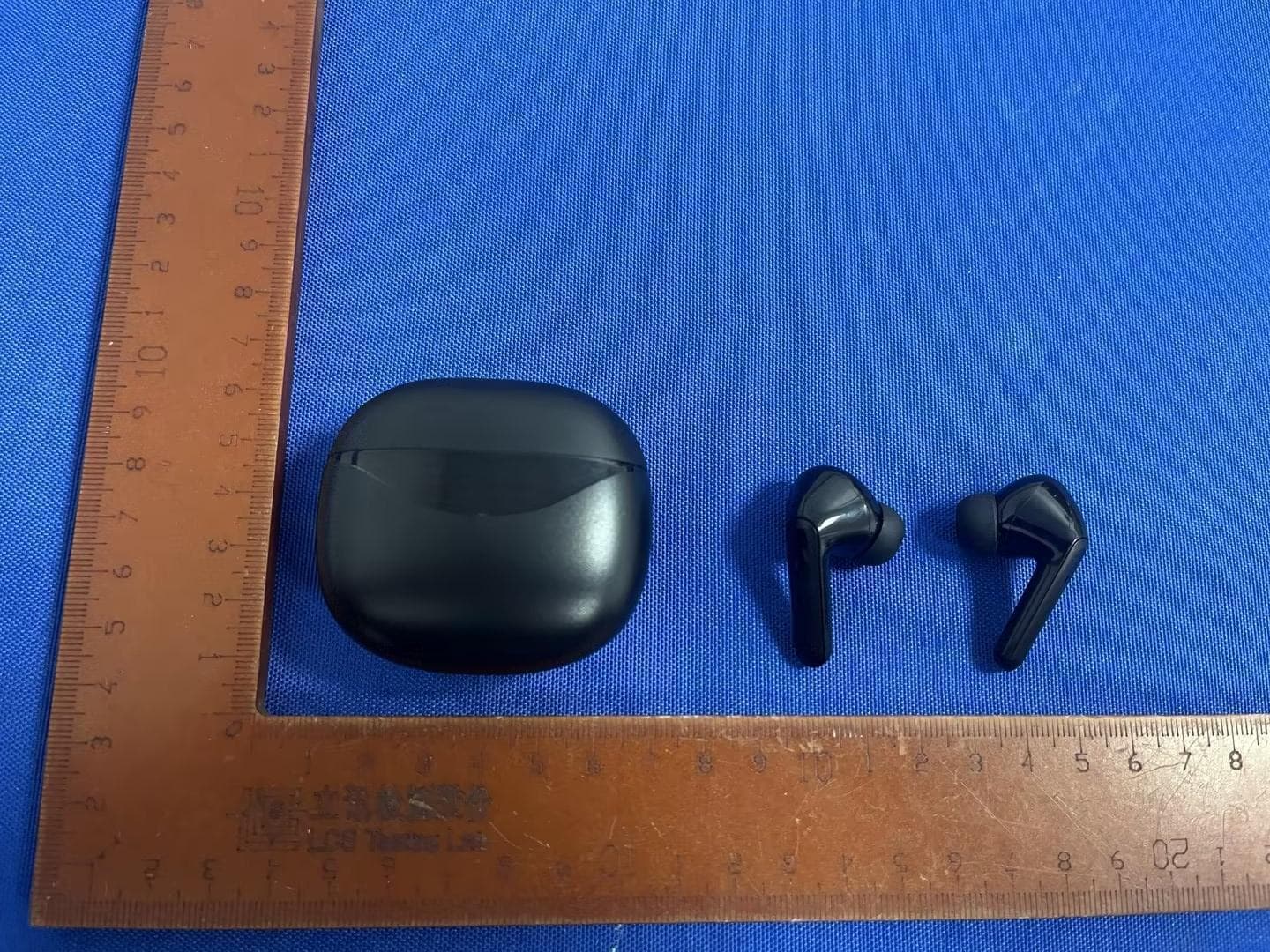 Bluetooth Earbuds with charging case - FCC ID 2ACP4BTA255 - Sentry Industries limited
