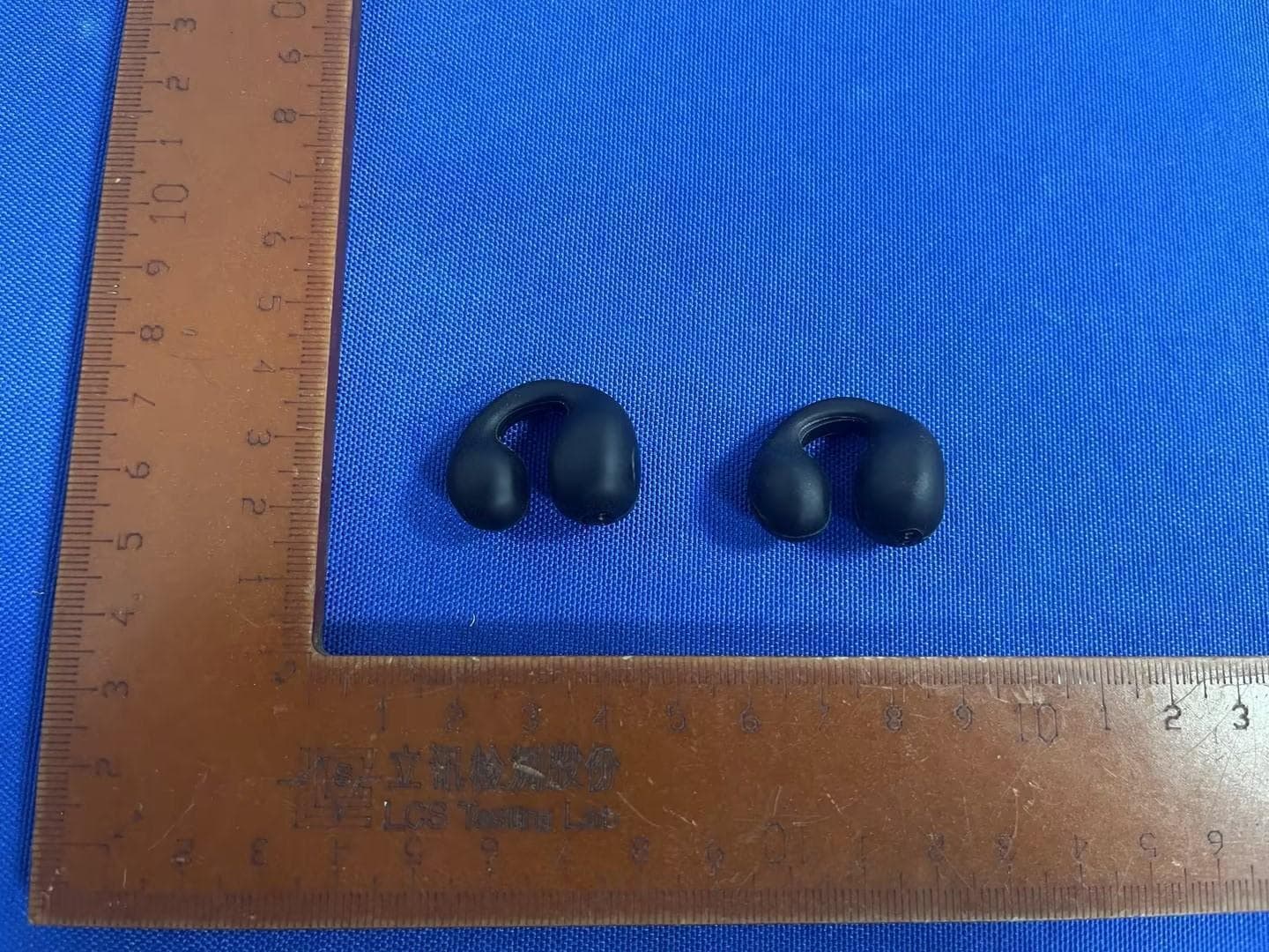 Bluetooth Earbuds with charging case - FCC ID 2ACP4BTO200 - Sentry Industries limited (2)