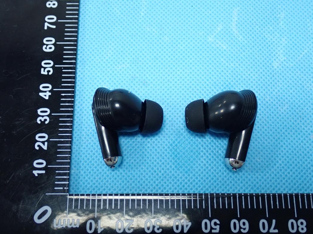ANC TWS Smart Screen EarBuds - FCC ID 2ACP4CBTA335 - Sentry Industries limited (2)