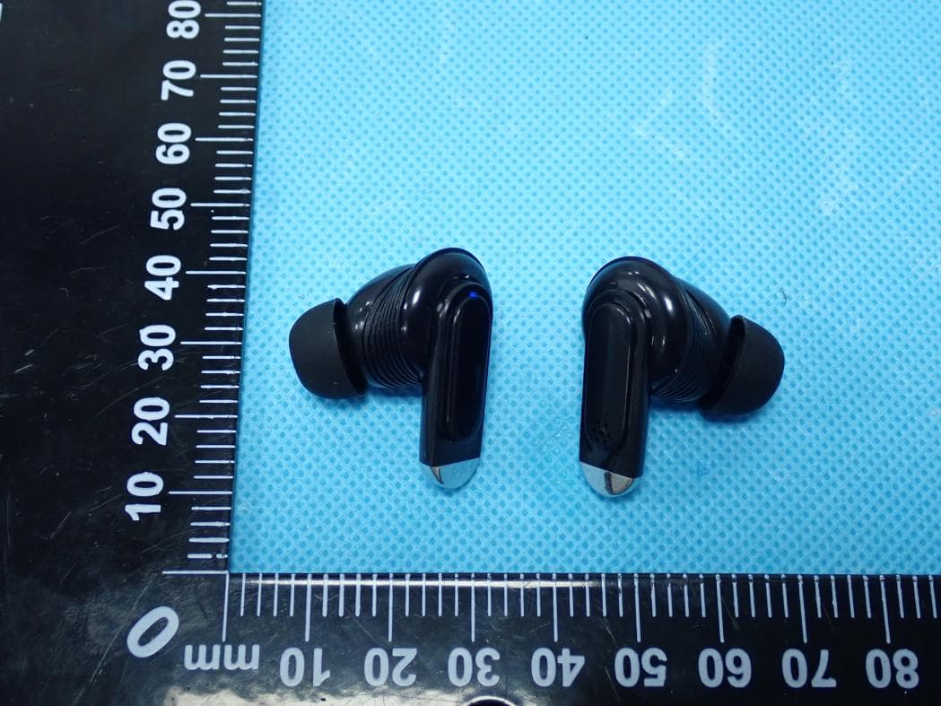 ANC TWS Smart Screen EarBuds - FCC ID 2ACP4CBTA335 - Sentry Industries limited