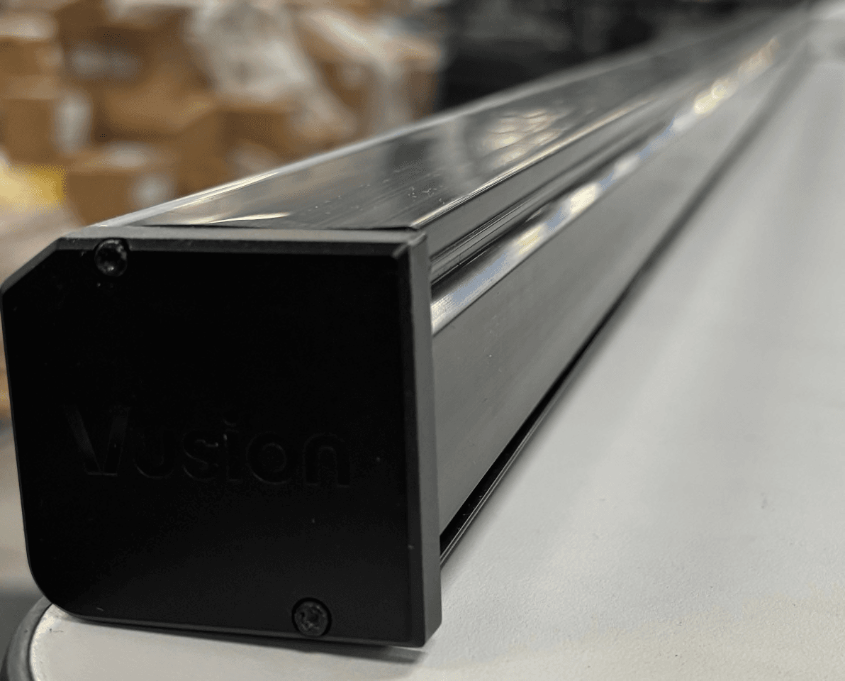 Topstock Rail is an intelligent shelf-monitoring system designed to deliver real-time visibility into product availability across both shelves and overhead storage. - FCC ID 2ACQM-TSR2-0120-A - VusionGroup GmbH (2)