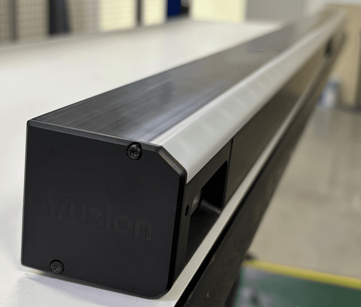 Topstock Rail is an intelligent shelf-monitoring system designed to deliver real-time visibility into product availability across both shelves and overhead storage. - FCC ID 2ACQM-TSR2-0120-A - VusionGroup GmbH