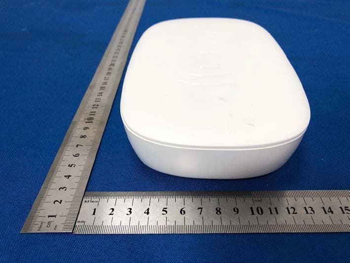 UV sanitizer with wireless charging - FCC ID 2ACWB-MUV201 - mophie LLC