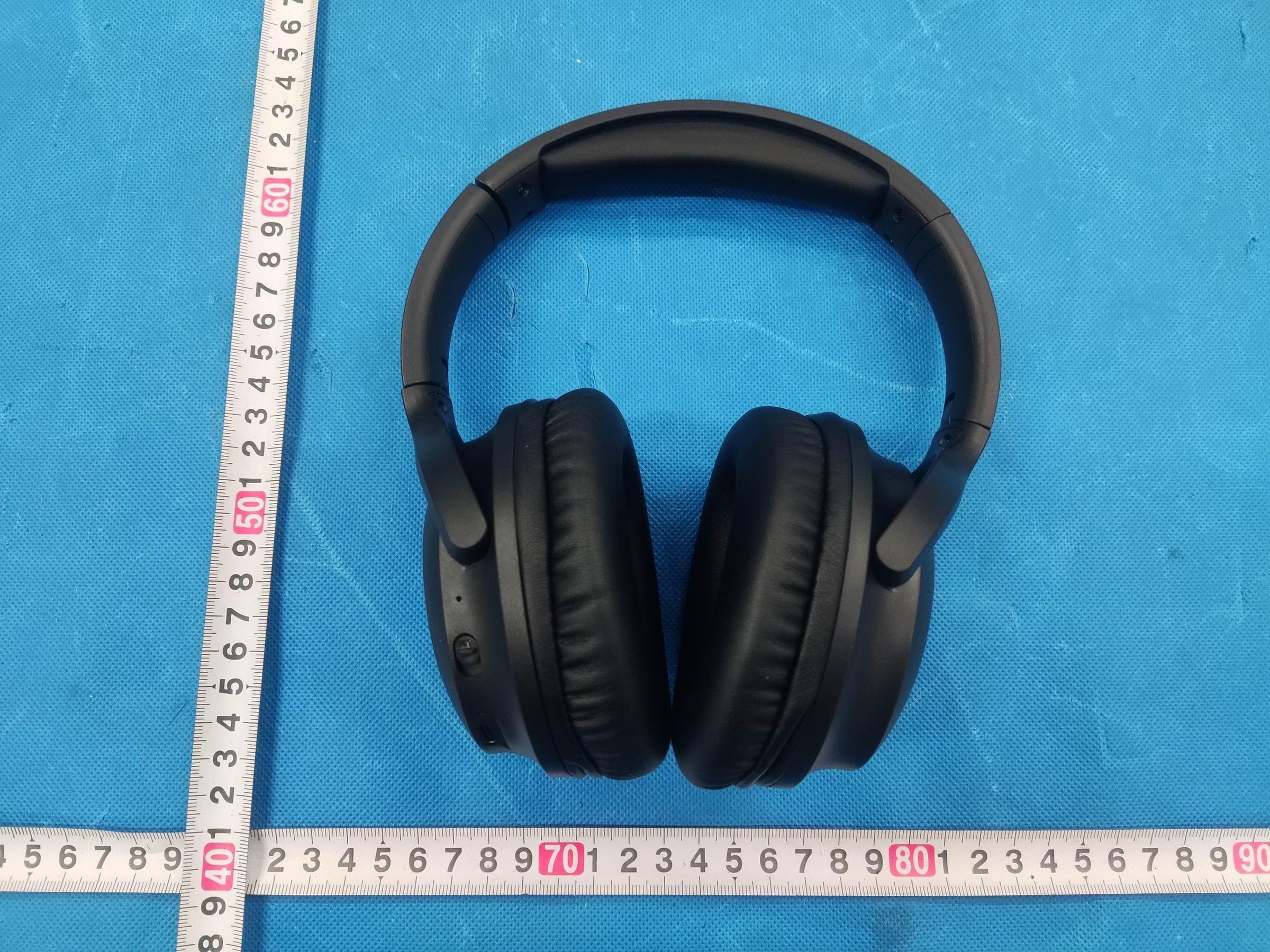 Active noise cancelling headphone - FCC ID 2ACYR-ANC6078A - Dongguan Yong fang Electronic Technology Co., LTD.