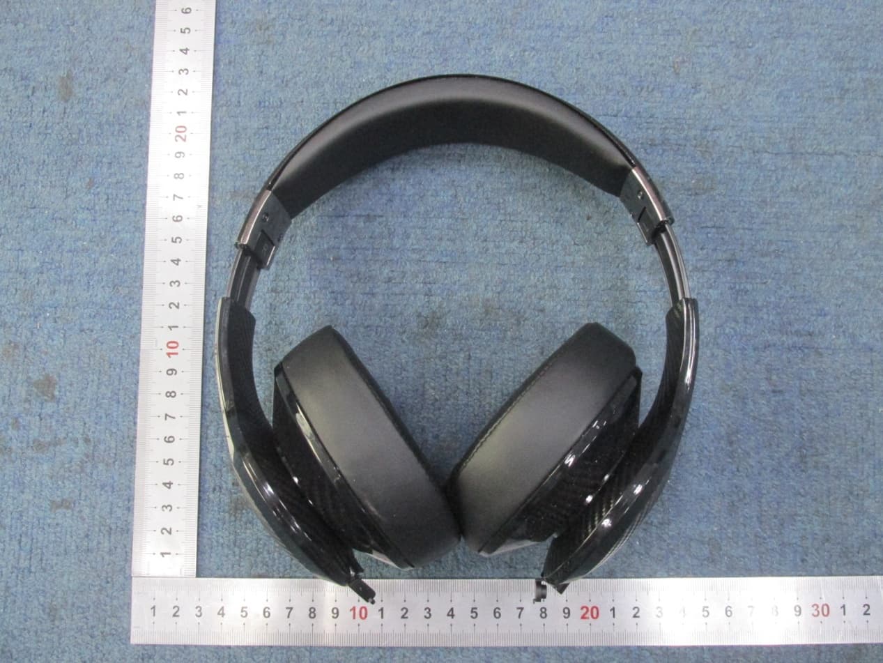 THE HAYMAKER headphones - FCC ID 2AD8P-HM100 - Dongguan Laccess Electronic Technology Co., Ltd.