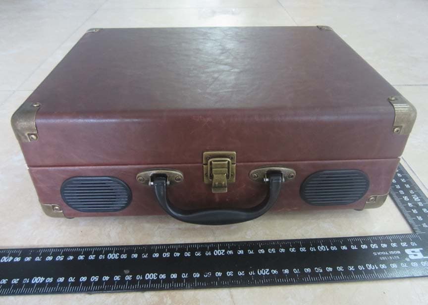 Suitcase Bluetooth PC Encoding Turntable Player - FCC ID 2ADA2ST15002-1 - Shenzhen Jiayinking Technology Holding Company Limited (2)