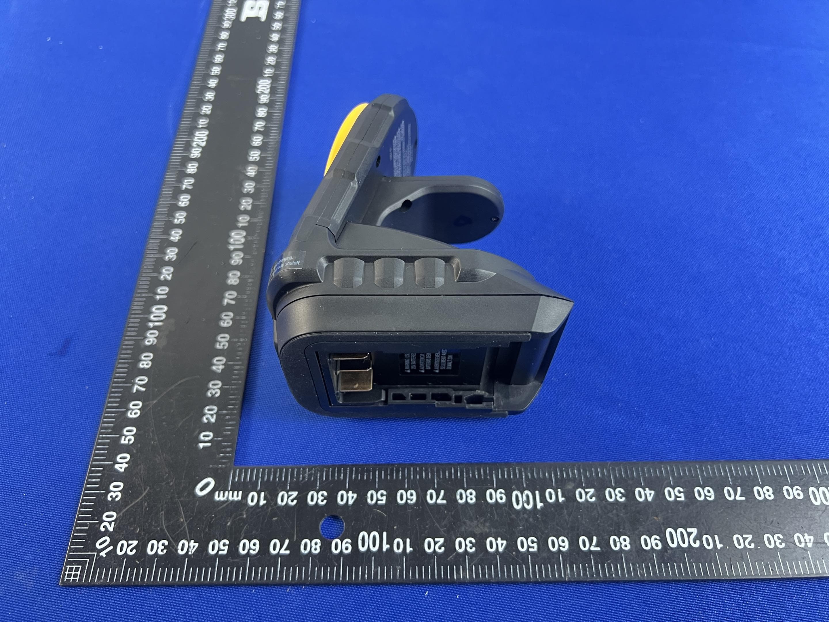 MAGNETIC PHONE CHARGING STAND-DOCKS TO BATTERY - FCC ID 2ADH6-1410015 - E-filliate Incorporated (5)