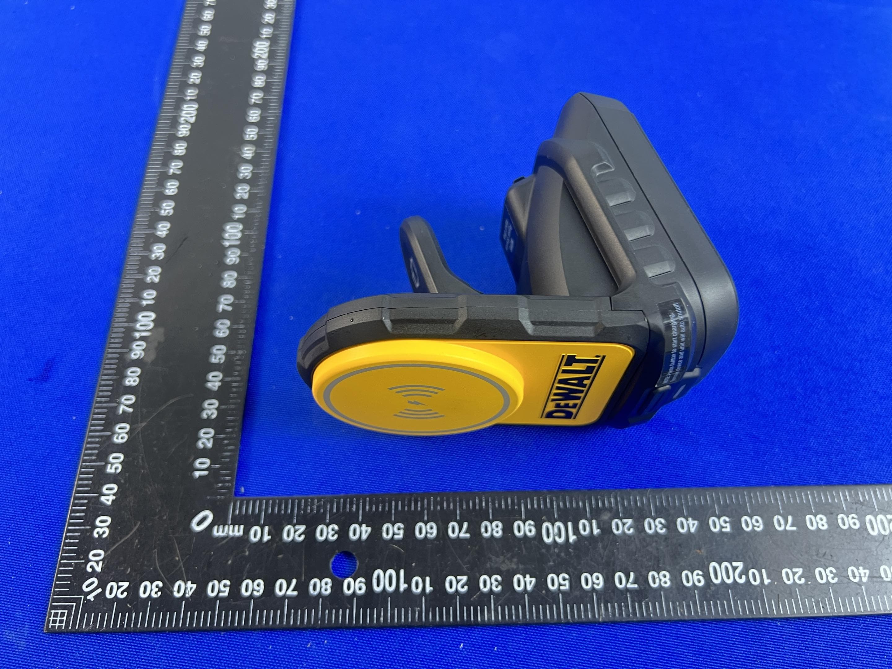 MAGNETIC PHONE CHARGING STAND-DOCKS TO BATTERY - FCC ID 2ADH6-1410015 - E-filliate Incorporated (4)