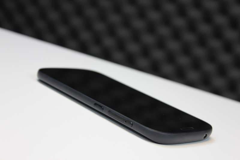 Smartphone with GSM/GPRS/EDGE 850/1900, WCDMA/HSPA FDD 2, 4, 5, LTE  2, 4, 5, 7, 12, 802.11 a/b/g/n/ac, BT/BLE, NFC and FM Radio - FCC ID 2ADHW205 - Yota Devices LTd. (2)