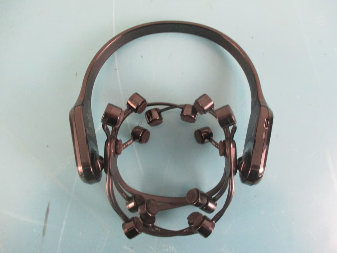 Mobile BCI Headset, Gaming Interface - FCC ID 2ADIH-EPOC03 - Emotiv Inc (2)