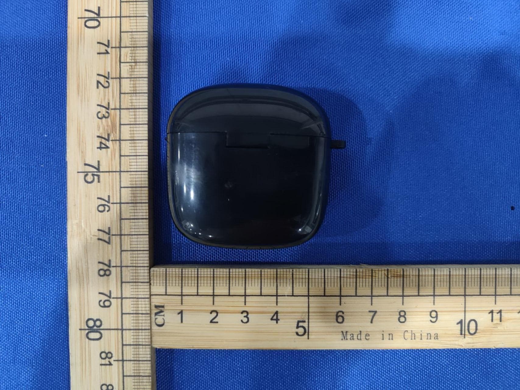 TWS MINI W/ CARABINER - FCC ID 2ADM5-EP-0707 - Zeeva International Limited (2)