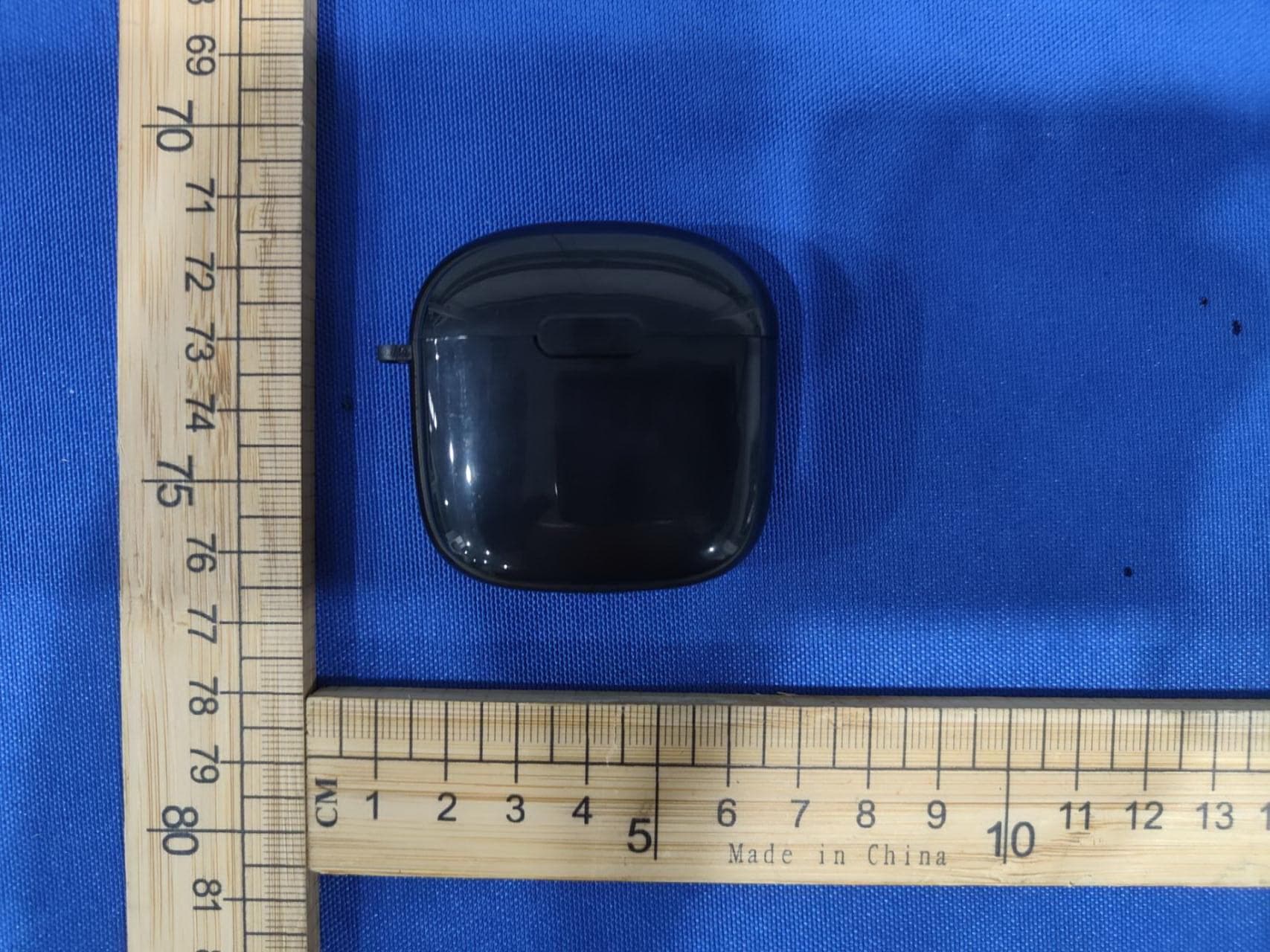 TWS MINI W/ CARABINER - FCC ID 2ADM5-EP-0707 - Zeeva International Limited (3)