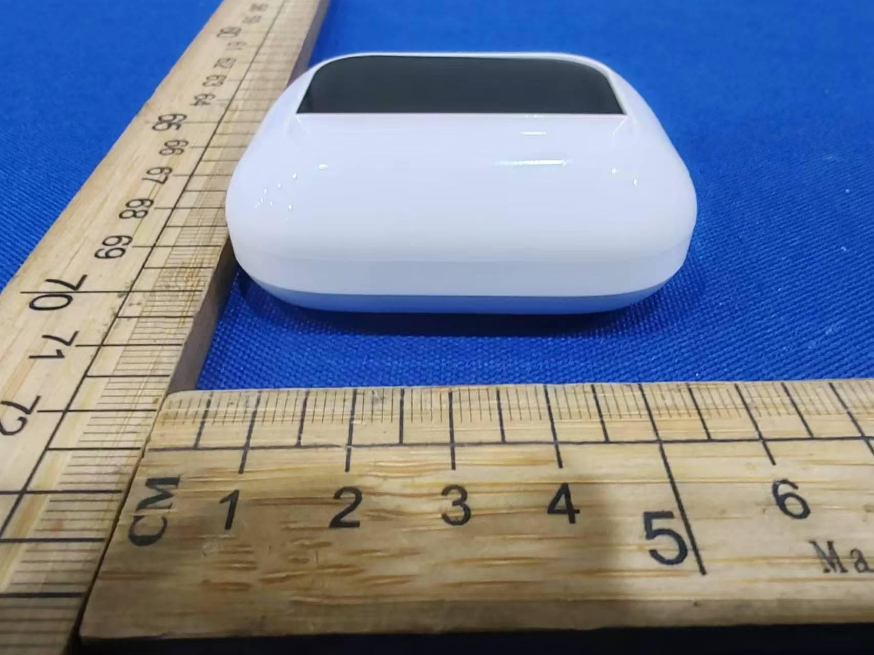 SCREEN TWS - Charging Case - FCC ID 2ADM5-EP-0719-C - Zeeva International Limited