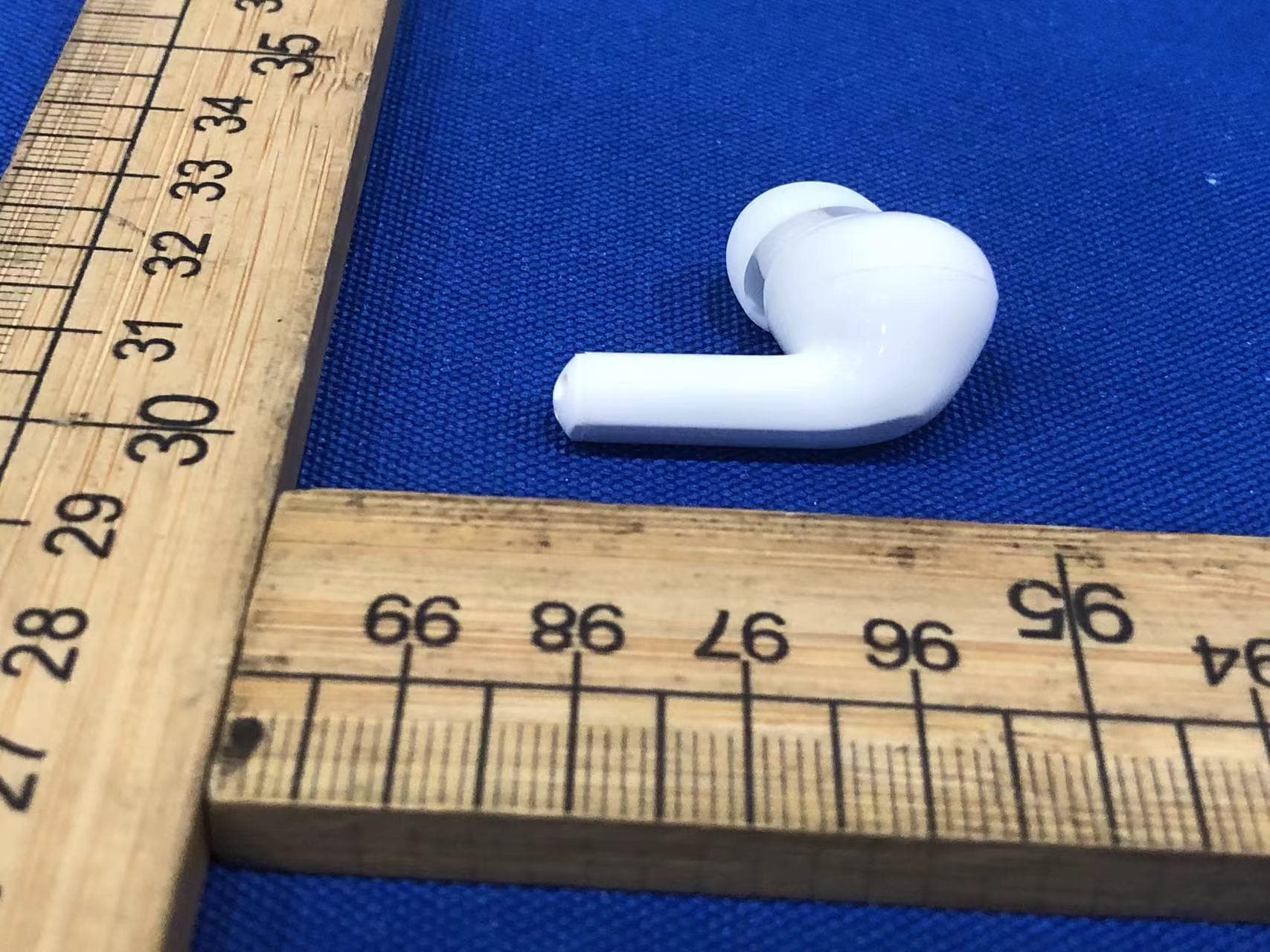 BASIC STEM TWS - FCC ID 2ADM5-EP-0720-R - Zeeva International Limited