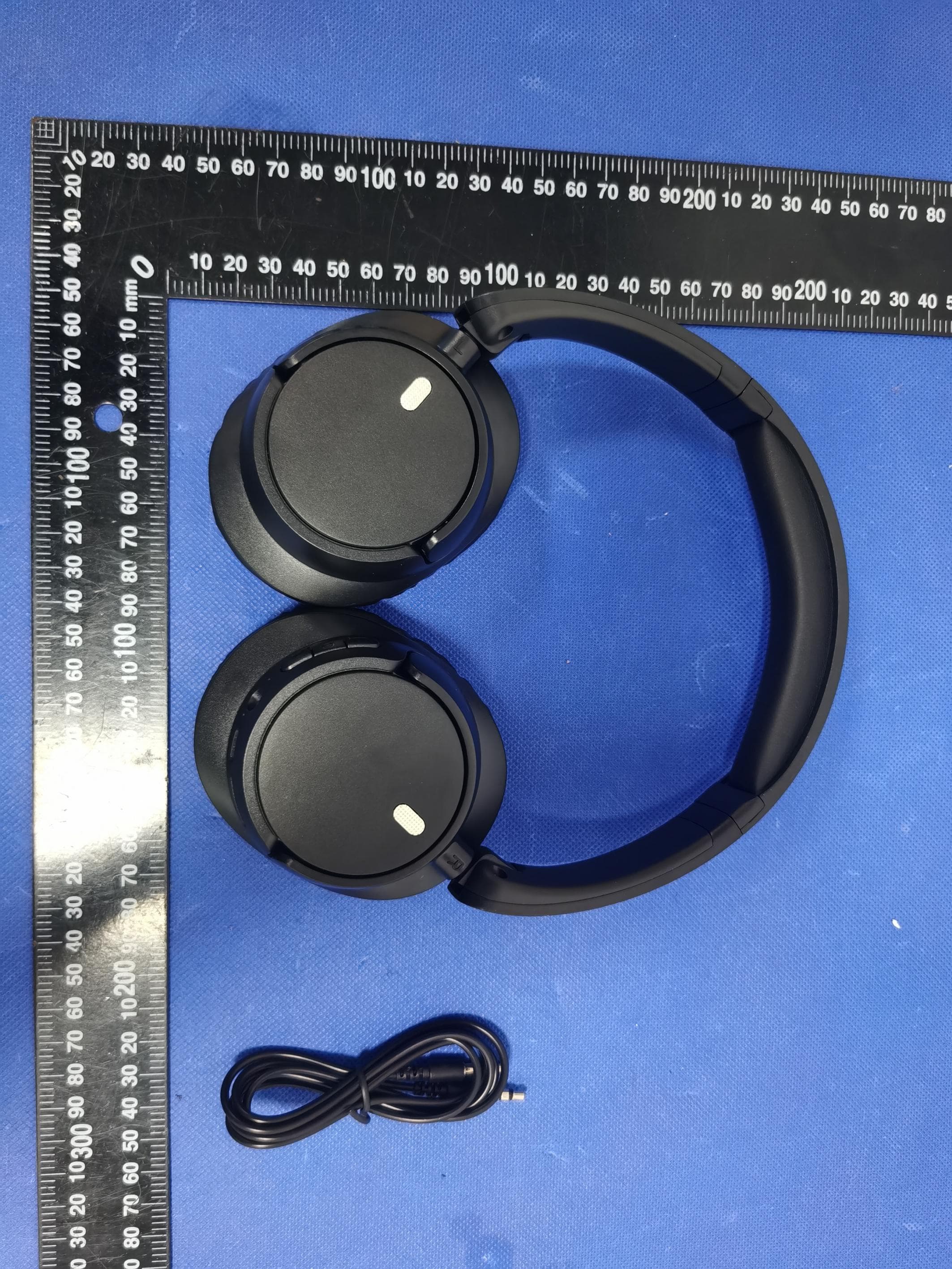 Bluetooth headphone - FCC ID 2ADOZ-BT9748 - Shenzhen Hengxintai Electronics Co., Ltd. (2)