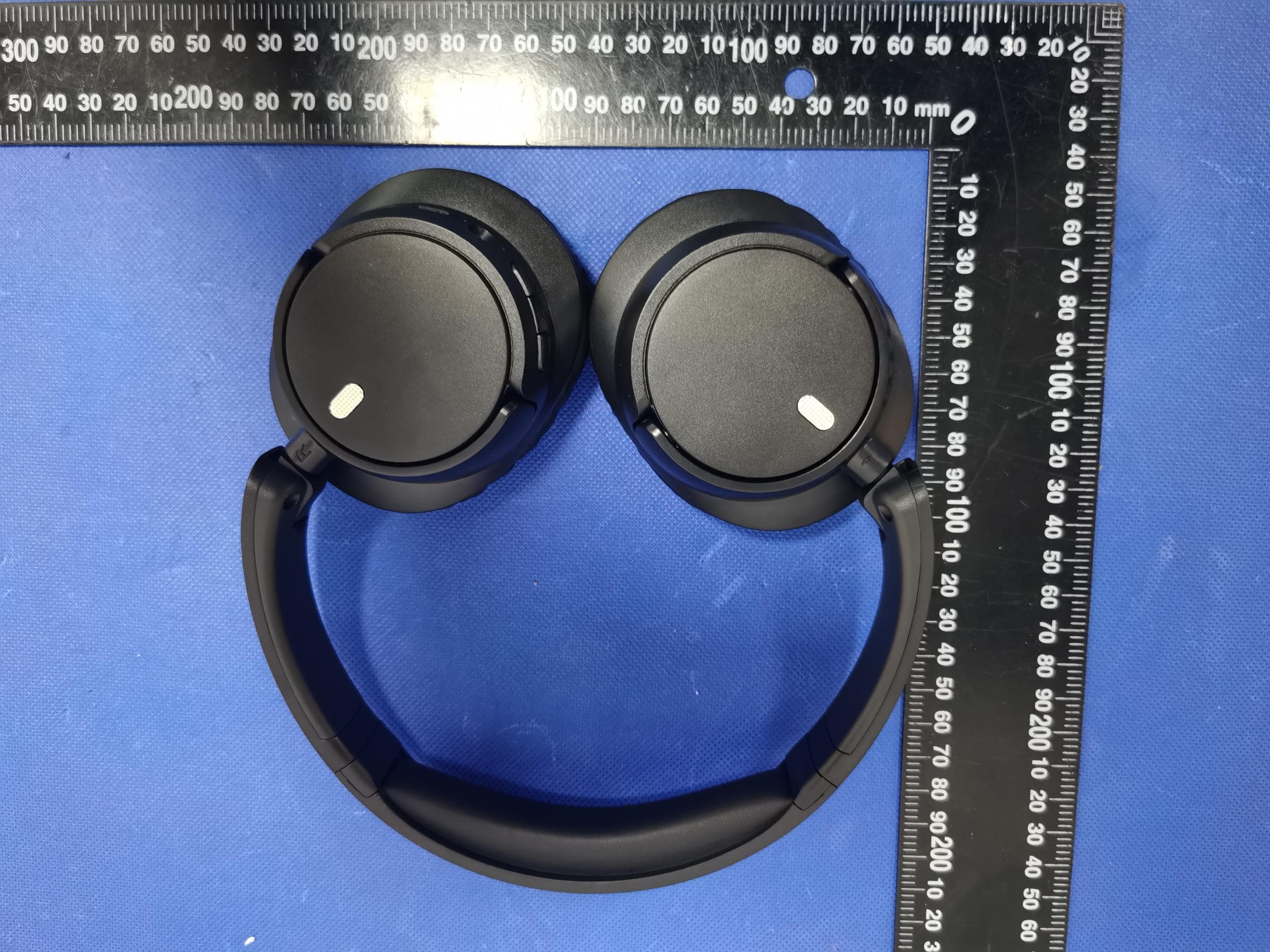 Bluetooth headphone - FCC ID 2ADOZ-BT9748 - Shenzhen Hengxintai Electronics Co., Ltd. (3)