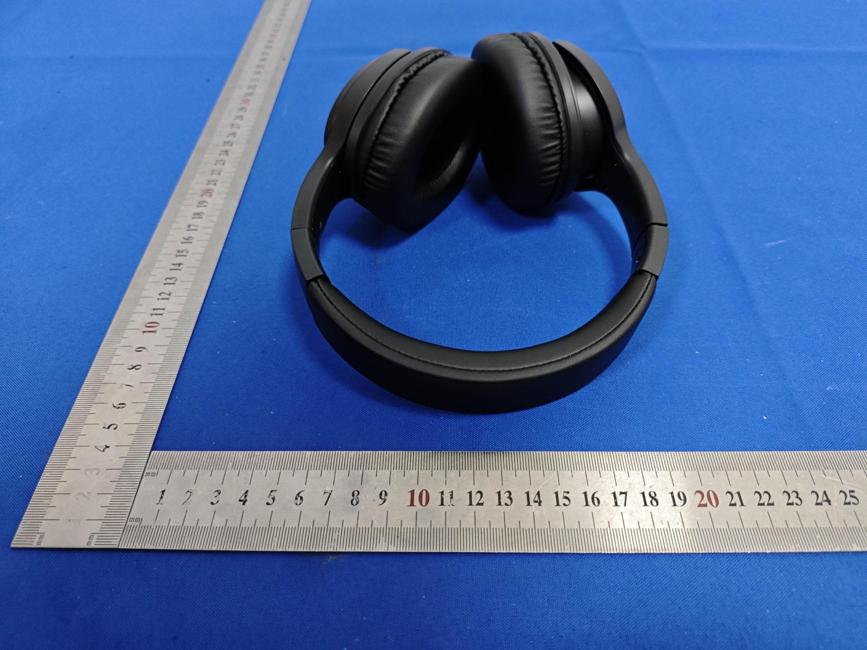 Active Noise Cancelling wireless headphones - FCC ID 2ADOZ-BT9864 - Shenzhen Hengxintai Electronics Co., Ltd. (3)