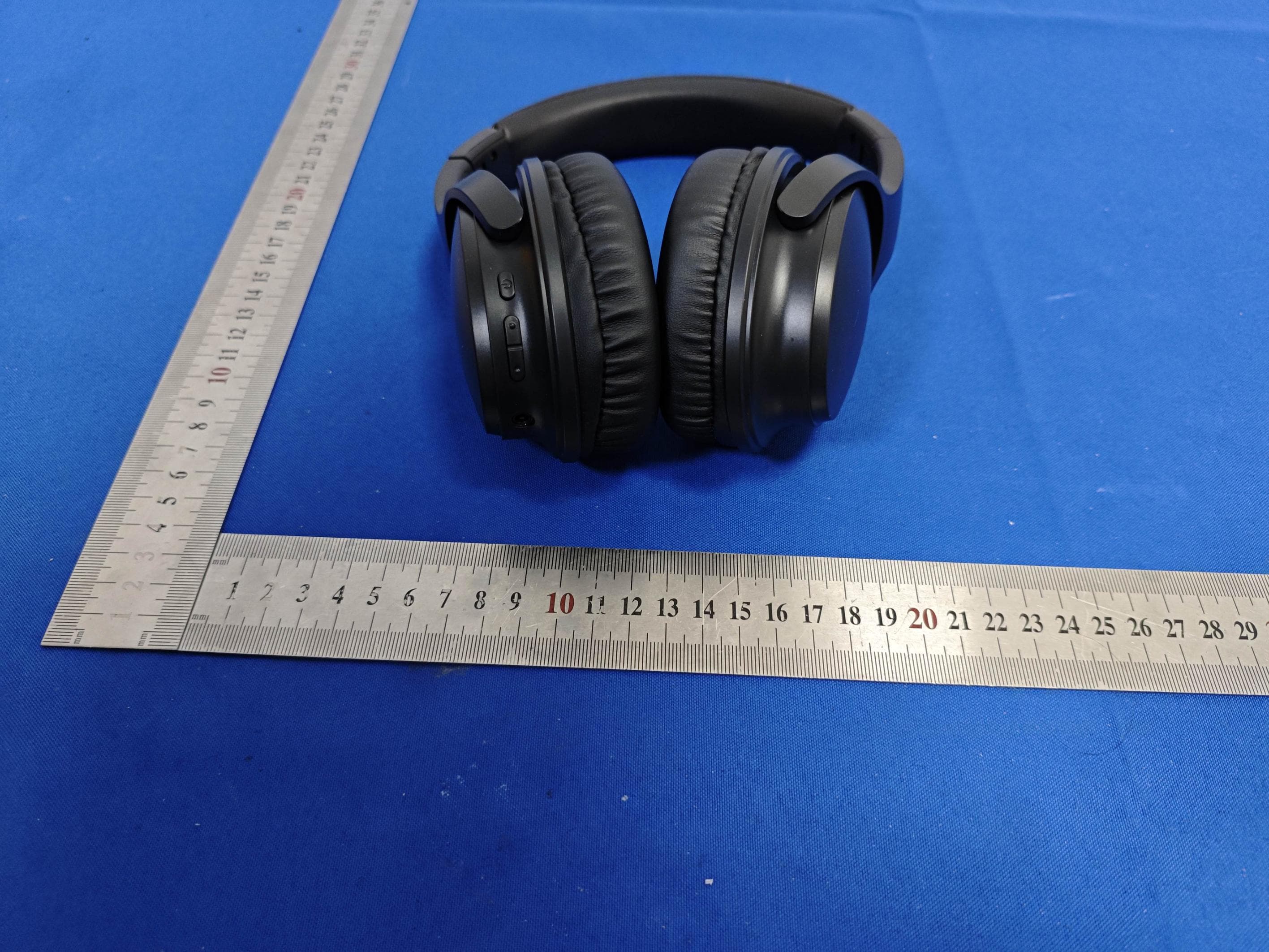 Active Noise Cancelling wireless headphones - FCC ID 2ADOZ-BT9864 - Shenzhen Hengxintai Electronics Co., Ltd. (2)