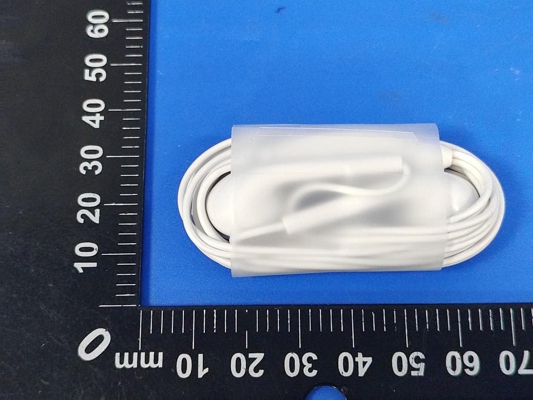 Mobile Phone - FCC ID 2ADR3UE020 - UNNECTO HOLDING LIMITED (3)