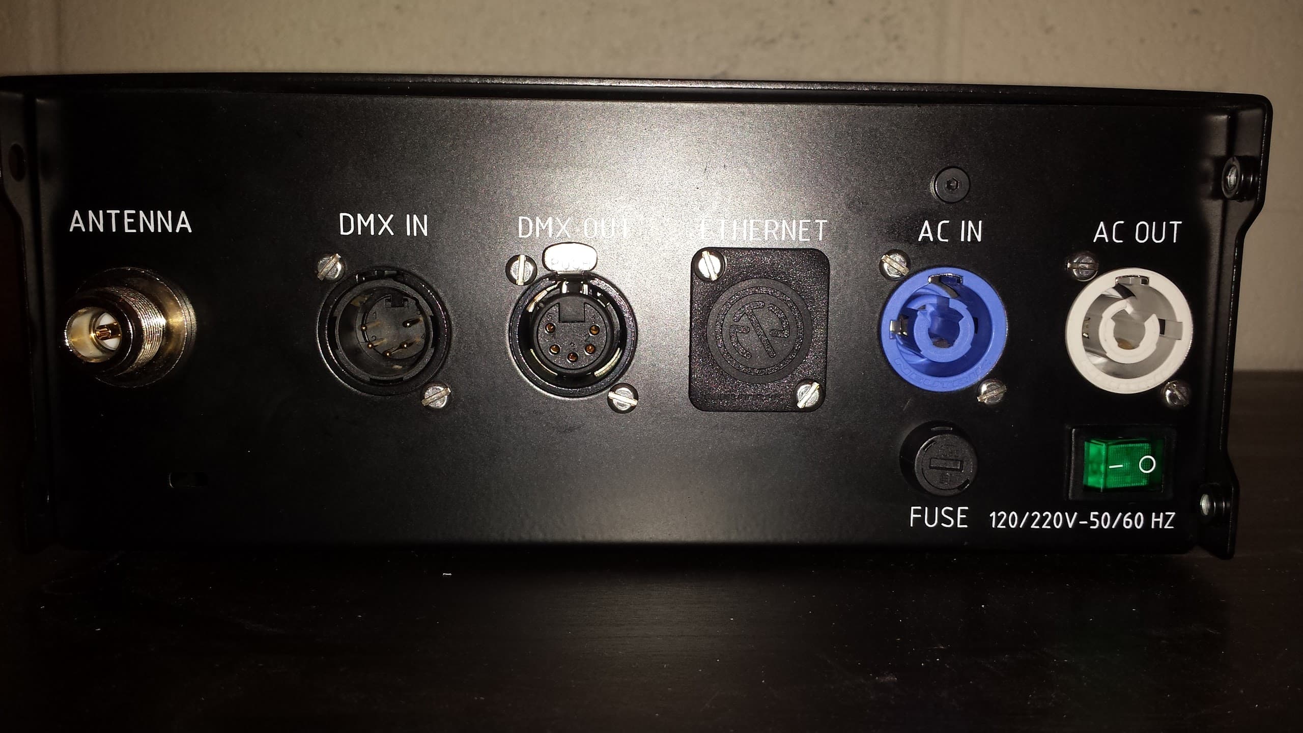 Bluetooth transmitter that controls luminous objects wirelessly from dMX signals - FCC ID 2ADS4BRO1 - Eski Inc.