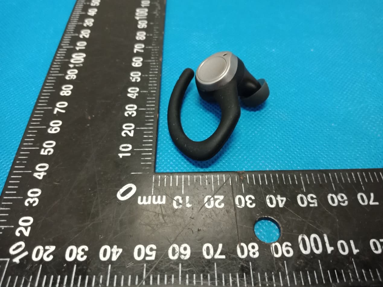 Twin Wireless Earbuds with Charging Case - FCC ID 2AE3CBE1036 - Shenzhen Kinlan Technology Company Limited (5)