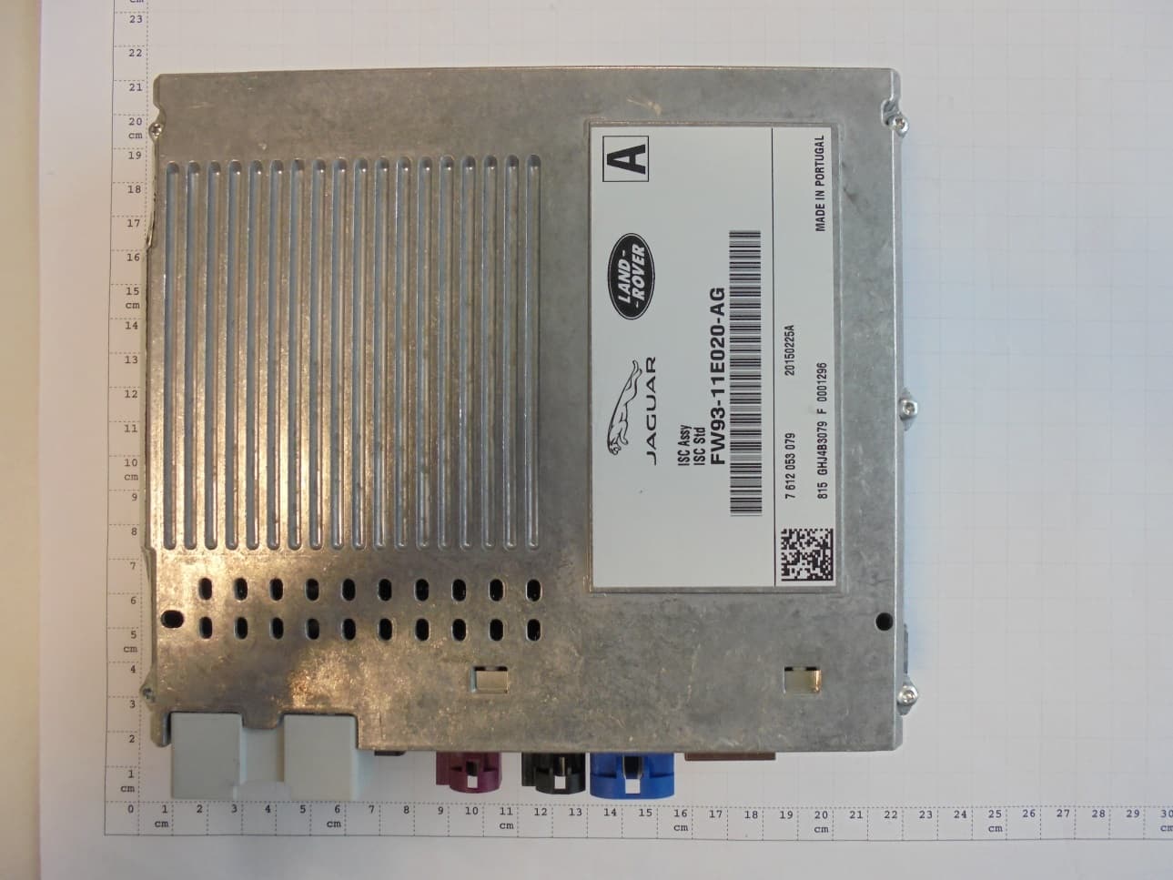 Infotainment Slave Controller - FCC ID 2AE5I-ISC10 - Jaguar Land Rover Limited (2)