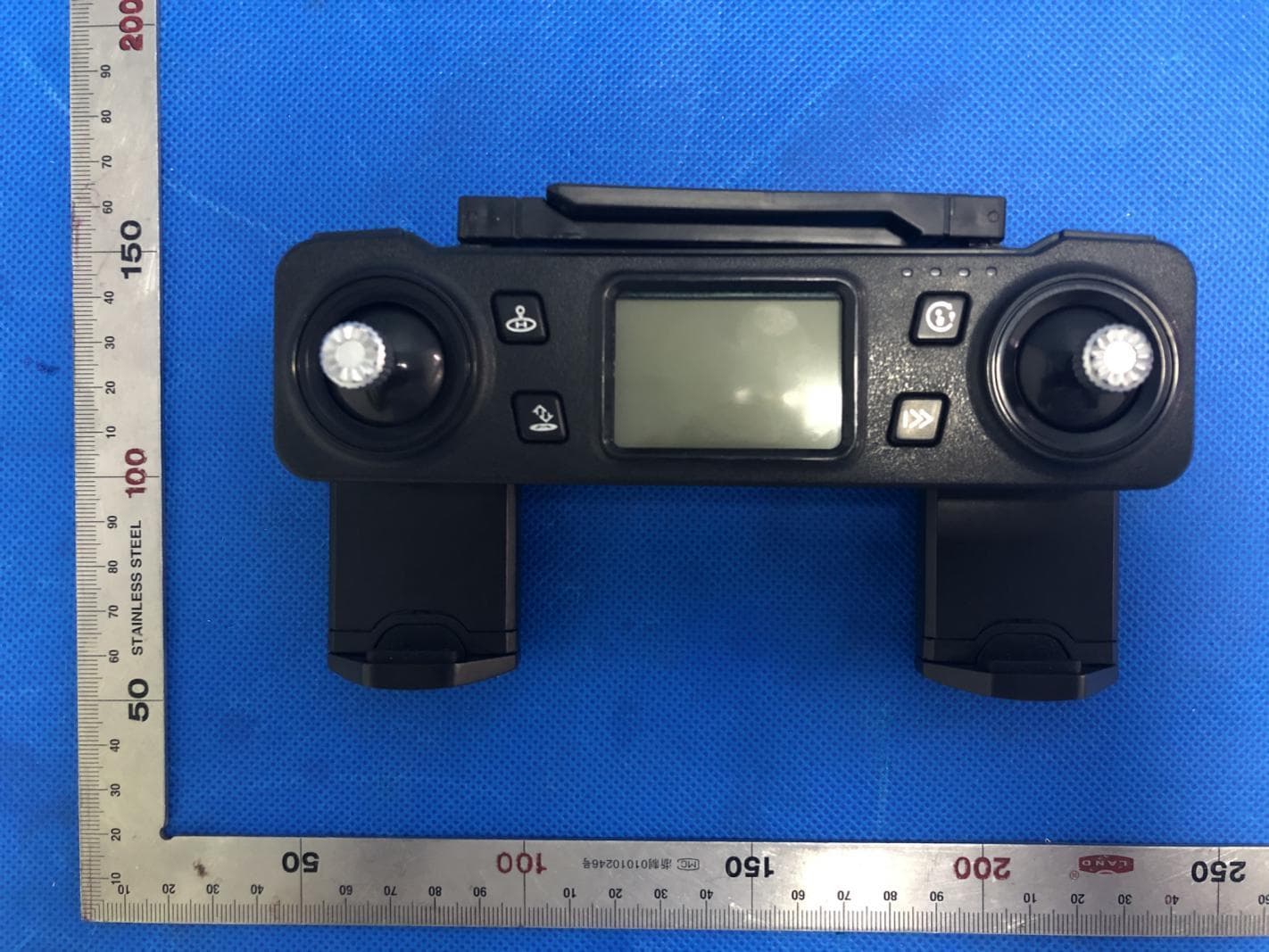 remote control - FCC ID 2AE8UASM01 - AOSENMA TOYS FACTORY (4)