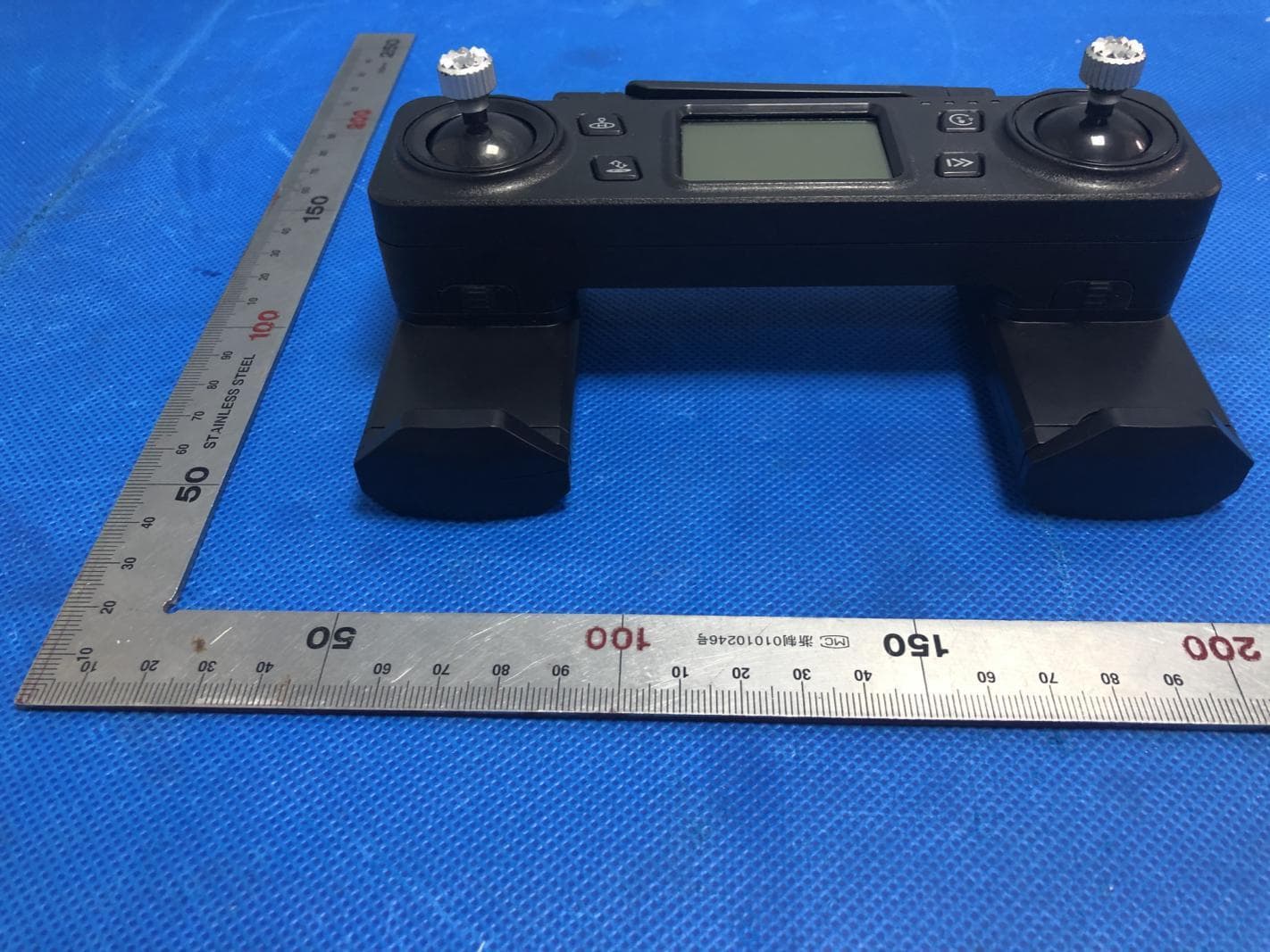 remote control - FCC ID 2AE8UASM01 - AOSENMA TOYS FACTORY (2)
