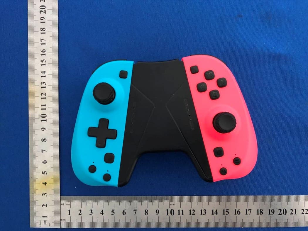 Wireless Joycon Controller for Switch - FCC ID 2AEBY-C252 - ShenZhen Targetever Technology Co.,Ltd. (4)
