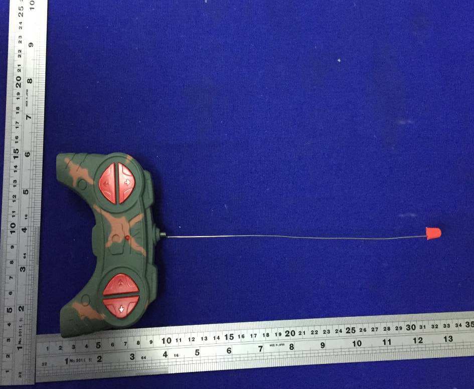 4 CH R/C TANK W/LIGHT - FCC ID 2AECZKS10401000027 - Chenghai Jinjiang Toys (3)