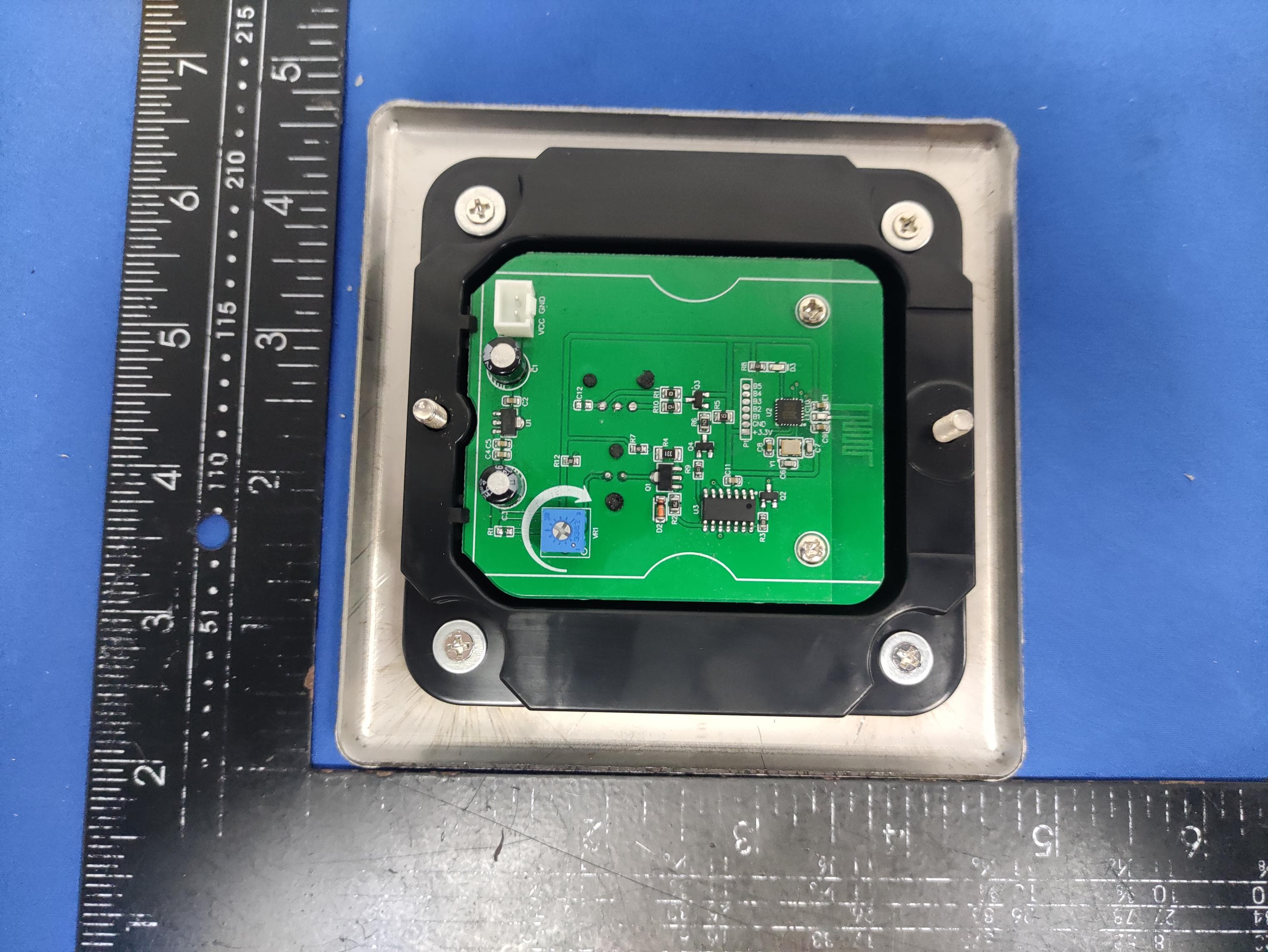 Wireless Battery Powered Touchless Switch - FCC ID 2AED9-RB506 - dormakaba Canada Inc (4)