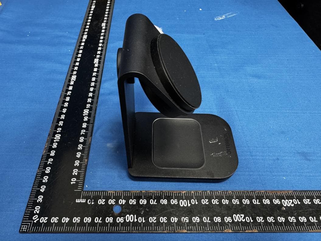 3-in-1 Charging Stand - FCC ID 2AEEV-OBFTC-0202A - Otter Products, LLC. (5)
