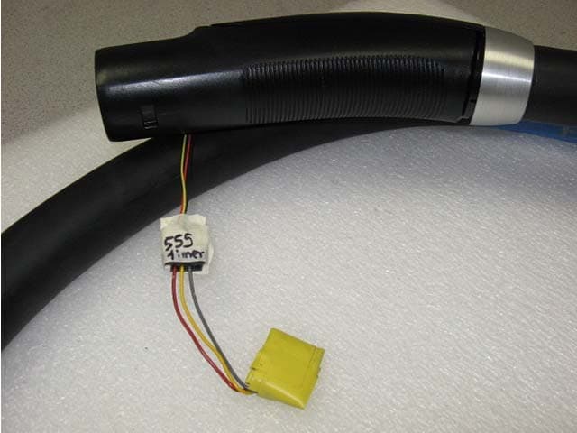 Remote control for EV charge port door - FCC ID 2AEIM-1023049 - Tesla, Inc (3)