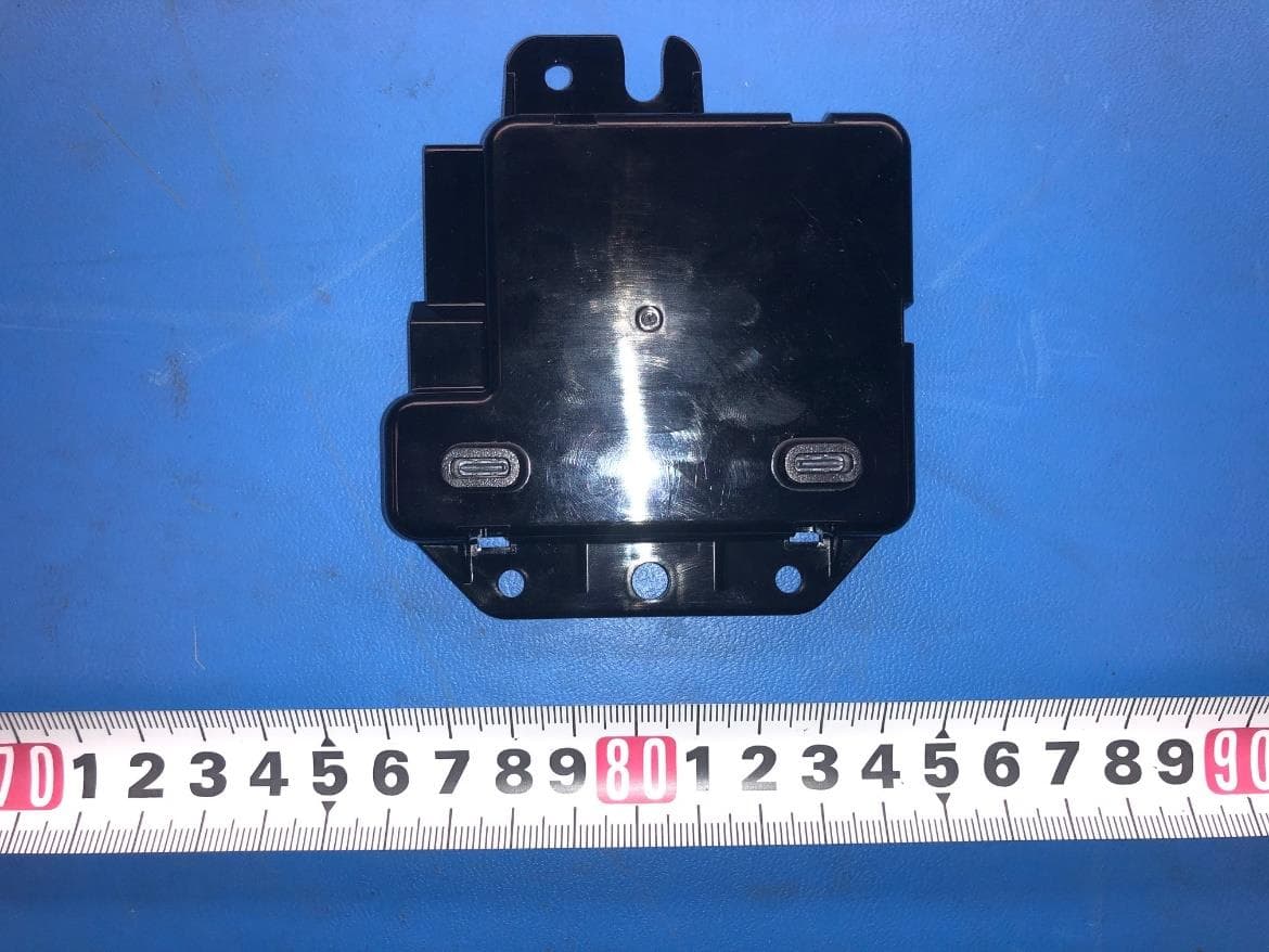 Bluetooth USB Hub - FCC ID 2AEIM-1642783 - Tesla, Inc