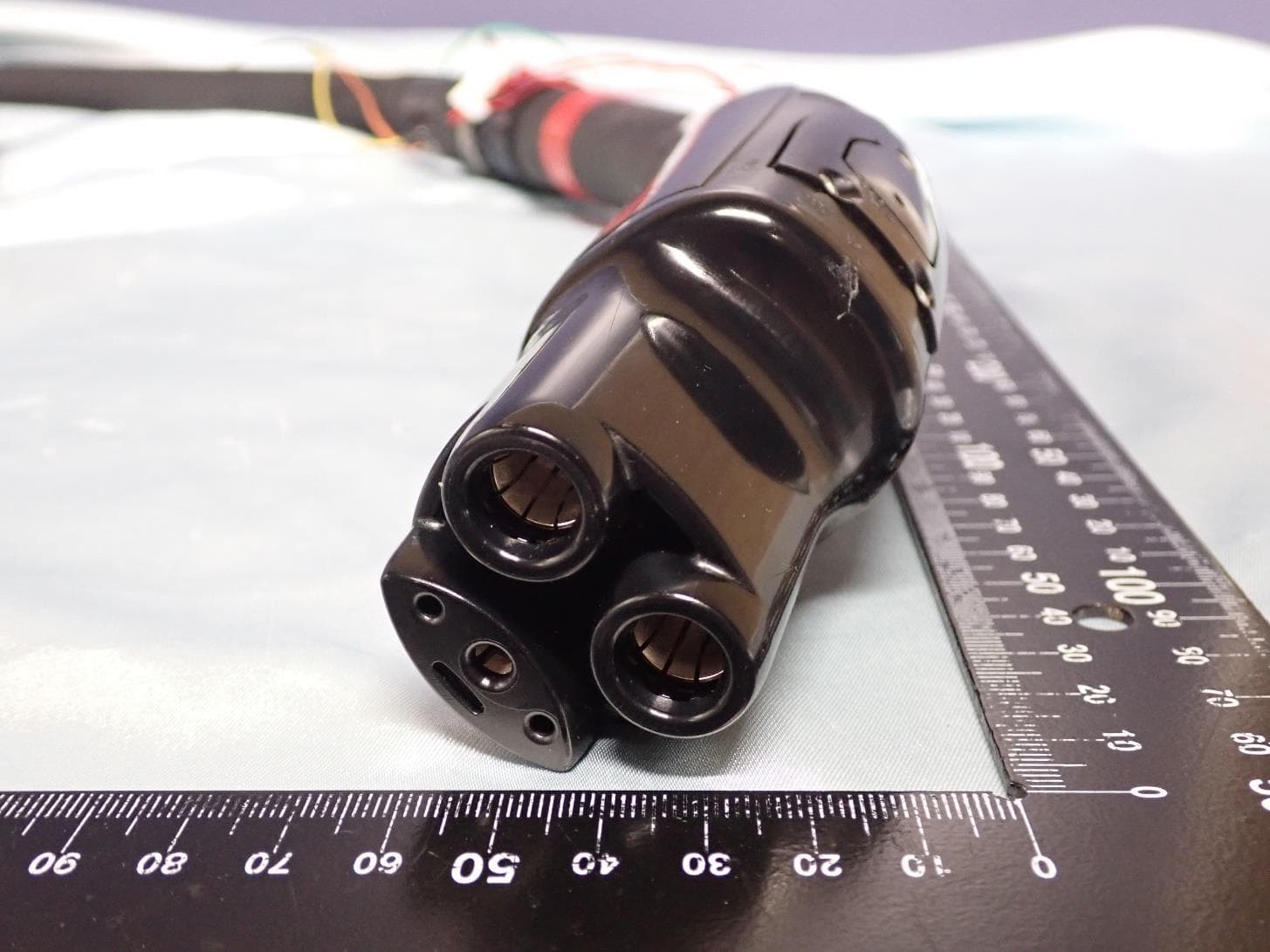 V4 Supercharger NA Connector/Handle - FCC ID 2AEIM-1877513 - Tesla, Inc (2)