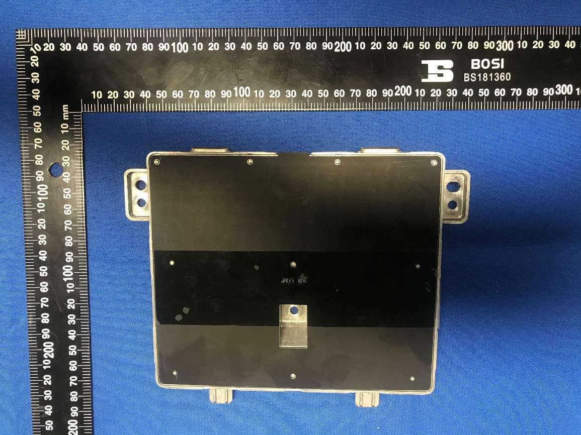 Wireless Phone Charger - FCC ID 2AEIM-WC3 - Tesla, Inc (2)