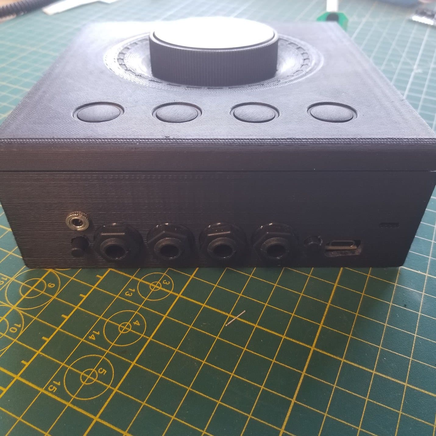 C1 Desk-Mount audio control and UWB Wireless Interface Device - FCC ID 2AEJU-C1A - SUBPAC, Inc. (4)