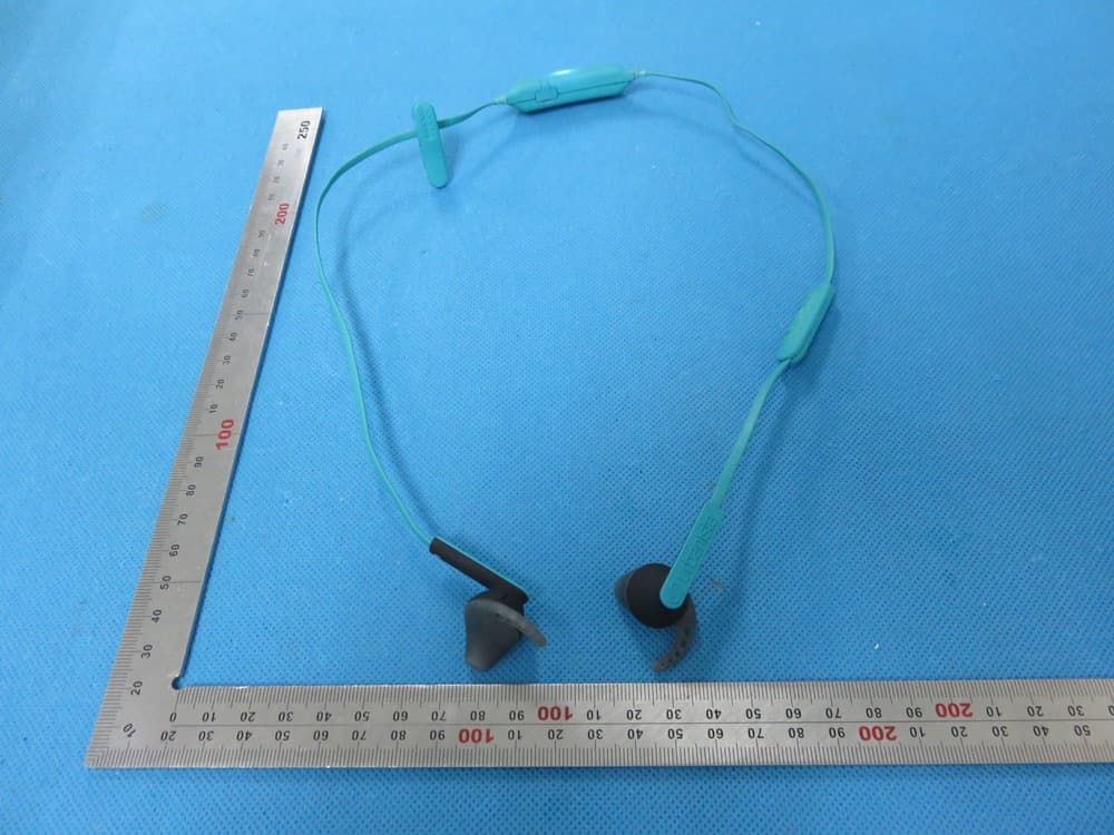 Bluetooth sports earphones - FCC ID 2AEN52033202 - Urbanista AB (3)