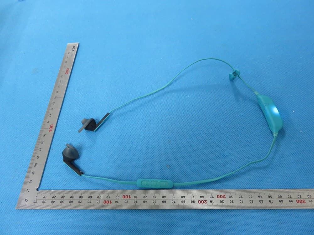 Bluetooth sports earphones - FCC ID 2AEN52033202 - Urbanista AB (4)