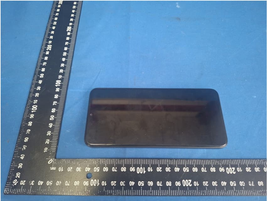 Smart Phone - FCC ID 2AEPIBLACKG4 - COLOMBIANA DE COMERCIO S.A. (4)