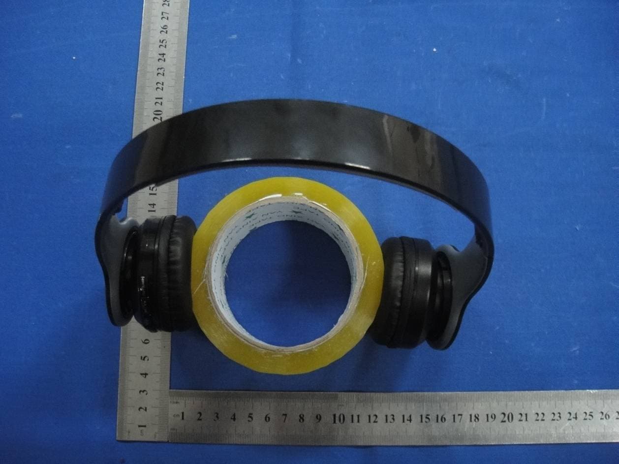 Bluetooth headphone - FCC ID 2AEPRB450 - HongKong Sunwe Electronic Technology Limited (4)