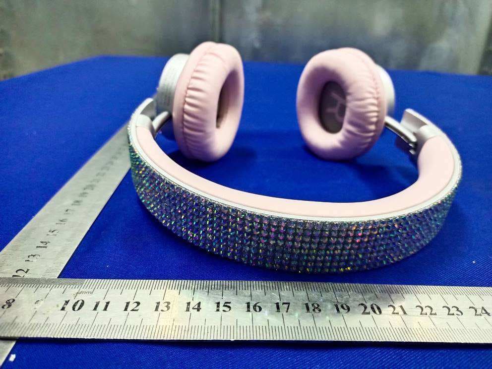 Girls headphone rhinestone, Girls headphone rhinestone with accessories - FCC ID 2AEVM1014376 - MerchSource, LLC.