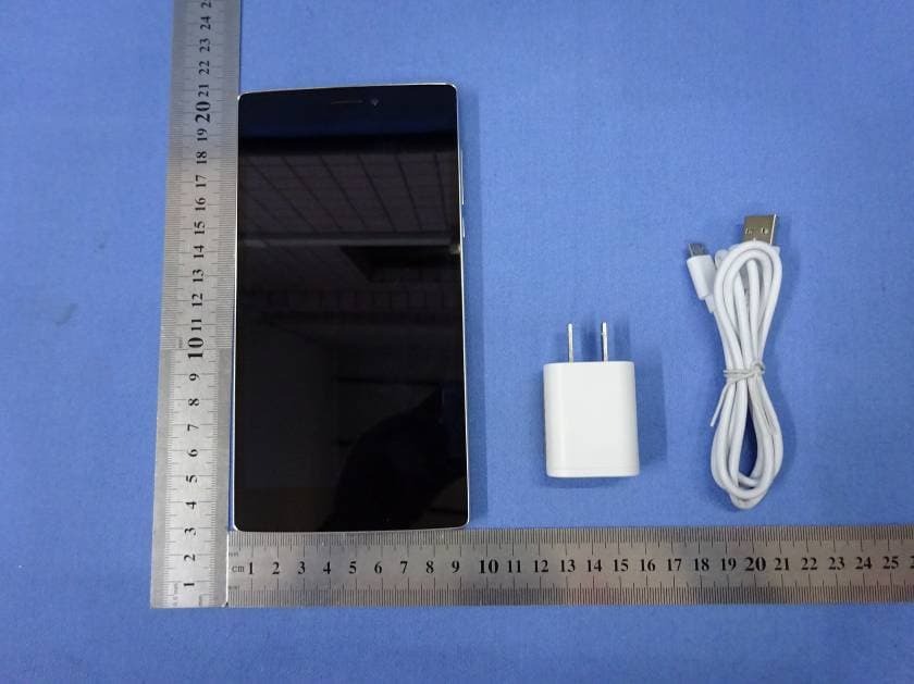 mobile phone - FCC ID 2AEY6-S616L - PHILIPS (3)
