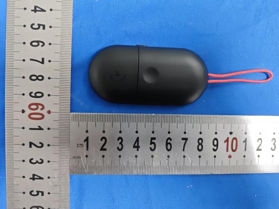 Bluetooth Remote - FCC ID 2AEZQ-200-003 - Moment Inc (2)