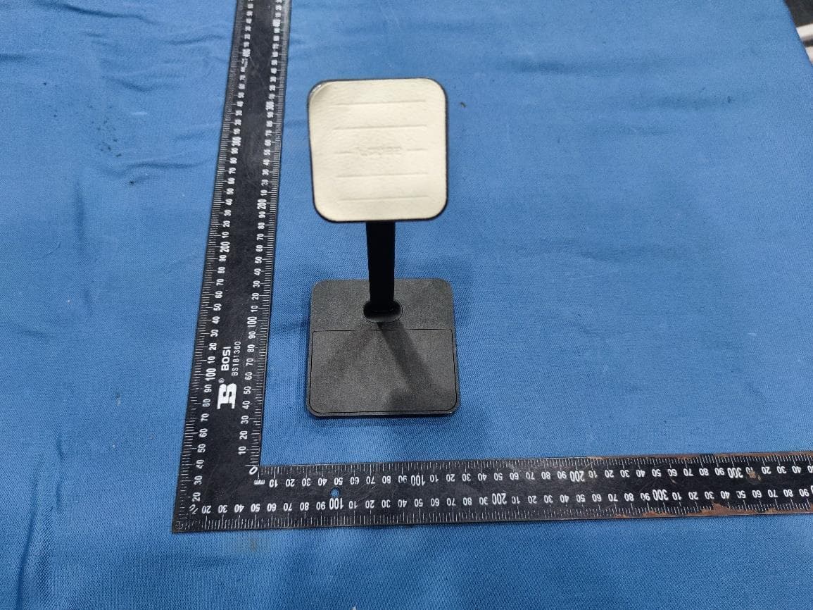 LAB22 Magnetic Phone Stand with Dual Wireless Charging - FCC ID 2AEZQ810-01040 - Moment Inc (5)