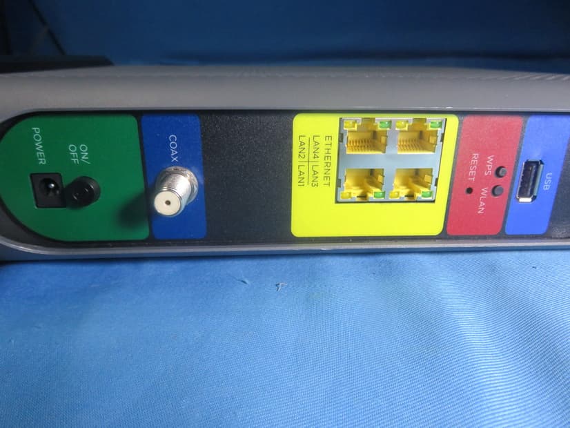 DOCSIS 3.1 Cable Modem plus AC3200 Router - FCC ID 2AF5PMG8702 - MTRLC LLC (2)
